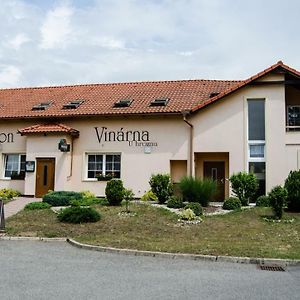 Penzion Vinarna U Hroznu Otel Veselí nad Moravou Exterior photo