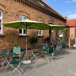 Alte Schule Cafe Und Pension Otel Drehna Exterior photo