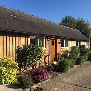 Oak Barn Daire Wigginton  Exterior photo