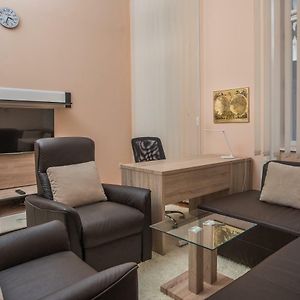 Anker Apartman Kaposvar Daire Exterior photo