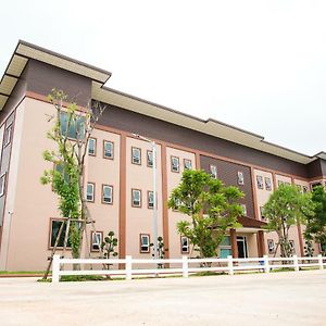 Ktc Place Otel Damnoen Saduak Exterior photo