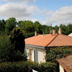 Maison D'Hotes Le Lavoir Otel Fontaines  Exterior photo