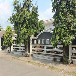 Oyo 1456 Hotel Garuda Bandar Lampung Exterior photo