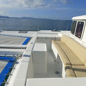 Discover Catamaran Phuket - Lagoon440 Otel Mai Khao Exterior photo