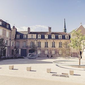 La Maison De La Liberte Suite Jeanne Barret Puvatya Exterior photo