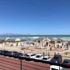 At The Beach - Muizenberg Daire Cape Town Exterior photo