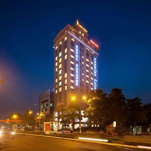 Royal Palace Hotel Tuyen Quang Exterior photo