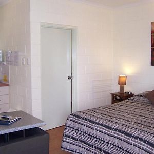 Hidden Valley Holiday Park Otel Darwin Room photo