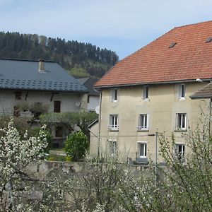 Le Clos Marie Bed & Breakfast Brenod Exterior photo