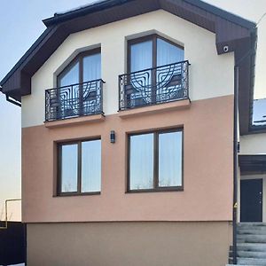 Apartment Sweethome 3 Free Parking Ujgorod Exterior photo