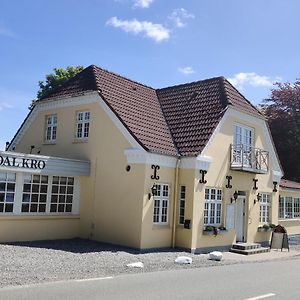 Skovdal Kro Otel Jelling Exterior photo